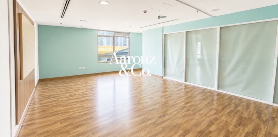 Oficina en Jumeirah Lake Towers, Dubai, EAU 107 m² № 740693