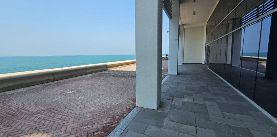 Geschäft in Al Marjan Island, Ras Al Khaimah, VAE: 109 m2 Nr. 656747