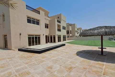 Vila u gradu Al Hamra Village, Ras Al Khaimah, UAE 5 spavaće sobe, 1416 m2 Br. 656748 - Slika 6