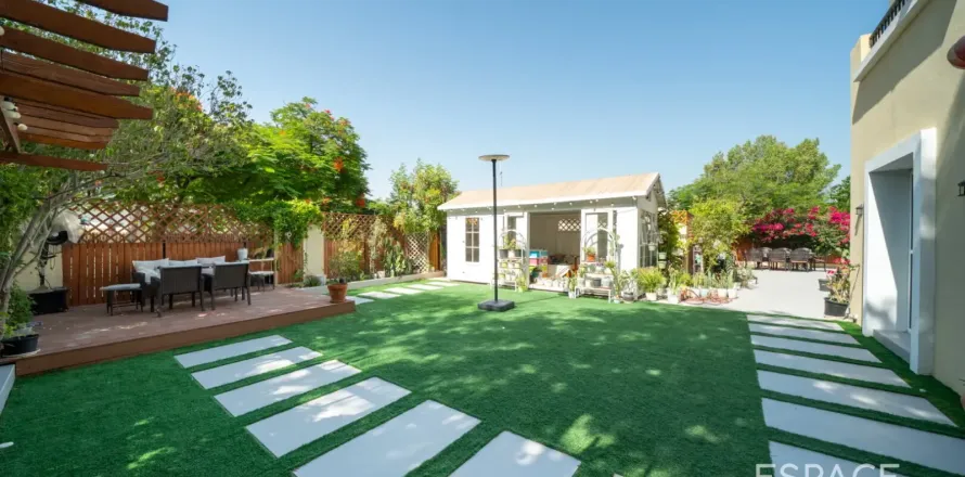 Villa asukohaga The Lakes, Dubai, AÜE: 3 magamistoaga, 259 m² Nr 737841
