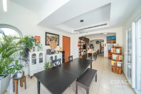 Müüa villa asukohaga The Lakes, Dubai, AÜE: 3 magamistoaga, 259 m² Nr 737841 - pilt 3