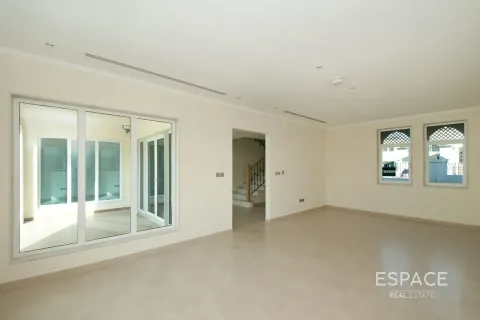 Вилла Jumeirah Park, Дубай, БАӘ-да 3 жатын бөлмелер, 285 м² № 737814 - фото 2