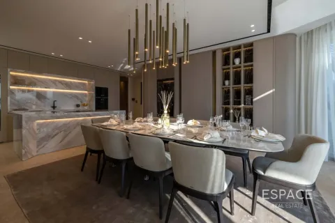 Vila u gradu Palm Jumeirah, Dubai, UAE 5 spavaće sobe, 511 m2 Br. 737840 - Slika 6