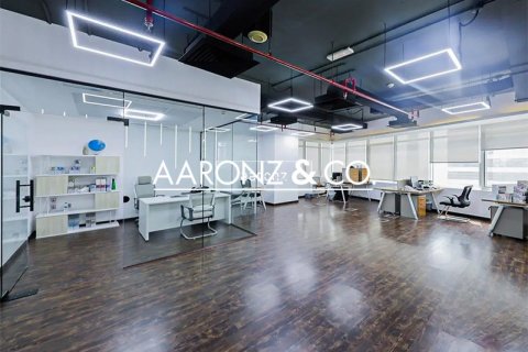 Office in Jumeirah Lake Towers, Dubai, UAE 117.8 sq.m. № 670634 - photo 8