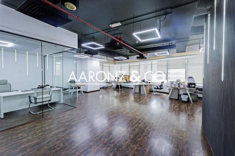 Office in Jumeirah Lake Towers, Dubai, UAE 117.8 sq.m. № 670634 - photo 10