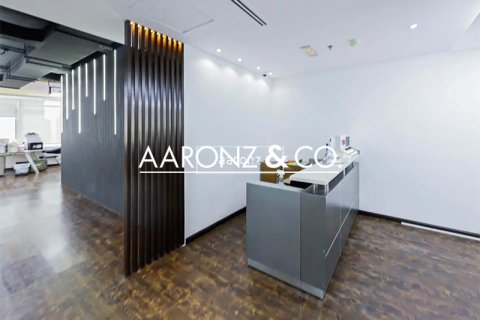 Office in Jumeirah Lake Towers, Dubai, UAE 117.8 sq.m. № 670634 - photo 6