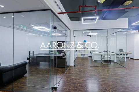 Office in Jumeirah Lake Towers, Dubai, UAE 117.8 sq.m. № 670634 - photo 9