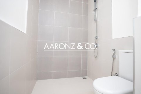 Villa en alquiler en Dubai, EAU 3 dormitorios, 129.9 m2 № 670631 - foto 25