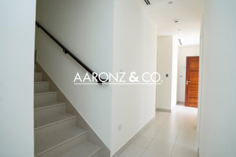 Villa en alquiler en Dubai, EAU 3 dormitorios, 129.9 m2 № 670631 - foto 2