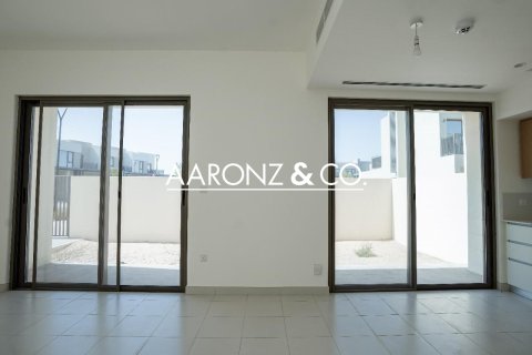 Villa en alquiler en Dubai, EAU 3 dormitorios, 129.9 m2 № 670631 - foto 15