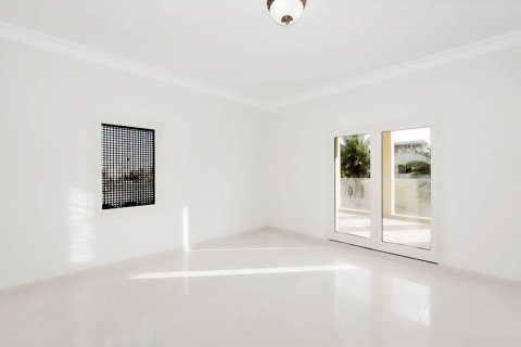 Emirates Hills, Dubai, UAE의 임대용 빌라 침실 5개, 143.03제곱미터 번호 750893 - 사진 20