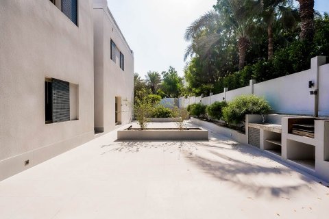 Emirates Hills, Dubai, UAE의 임대용 빌라 침실 5개, 143.03제곱미터 번호 750893 - 사진 11