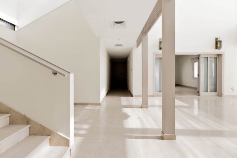 Emirates Hills, Dubai, UAE의 임대용 빌라 침실 5개, 143.03제곱미터 번호 750893 - 사진 25