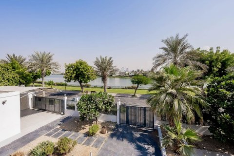 Emirates Hills, Dubai, UAE의 임대용 빌라 침실 5개, 143.03제곱미터 번호 750893 - 사진 16