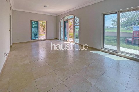 Vila di Dubai Sports City, UAE 4 bilik tidur, 665 meter persegi № 626912 - foto 1