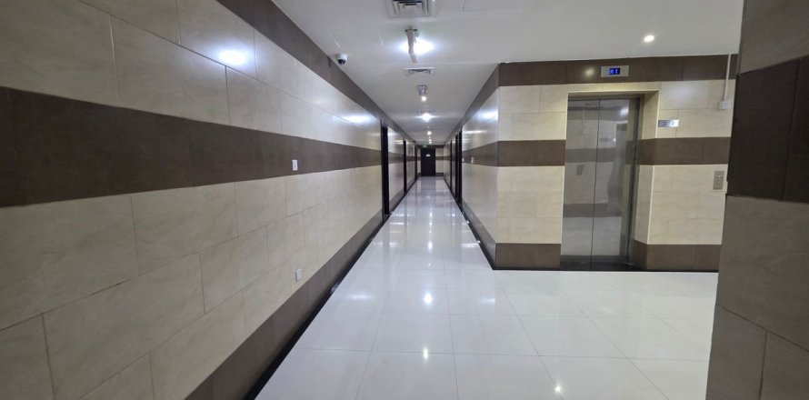 Dyqan në Dubai, Emiratet e Bashkuara Arabe 76.6 m2. № 645667
