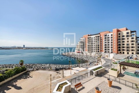Apartman u Jumeirah, Dubai, UAE 3 spavaćih soba, 216.56 m2 Br. 761719 - fotografija 1