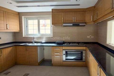 Villa itt: Jumeirah Park, Dubai, EAE, 5 hálószoba, 750 m², azonosító: 720674 - fénykép 11