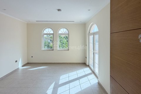 Villa itt: Jumeirah Park, Dubai, EAE, 5 hálószoba, 750 m², azonosító: 720674 - fénykép 2