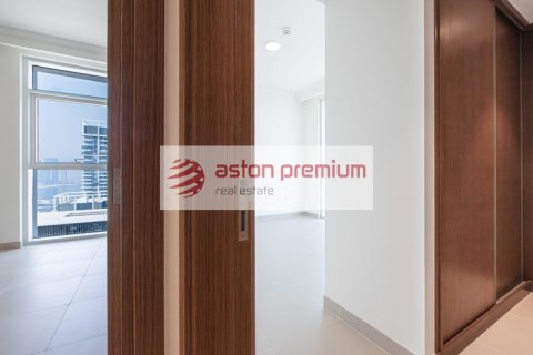 Lägenhet till försäljning i Dubai Harbour, Dubai, UAE 2 sovrum, 109 kvm Nr. 682539 - fotografi 18