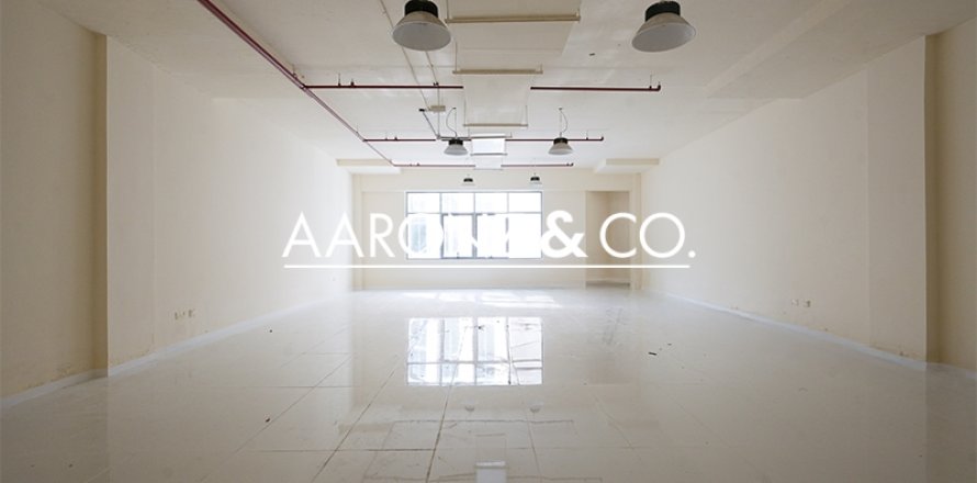 Bureau à Dubai Investment Park, Dubai, EAU: 118 m2 № 682590