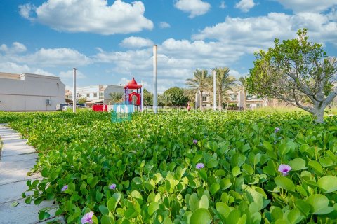 Townhouse in Abu Dhabi, UAE 2 bedrooms, 172 sq.m. № 594456 - photo 21
