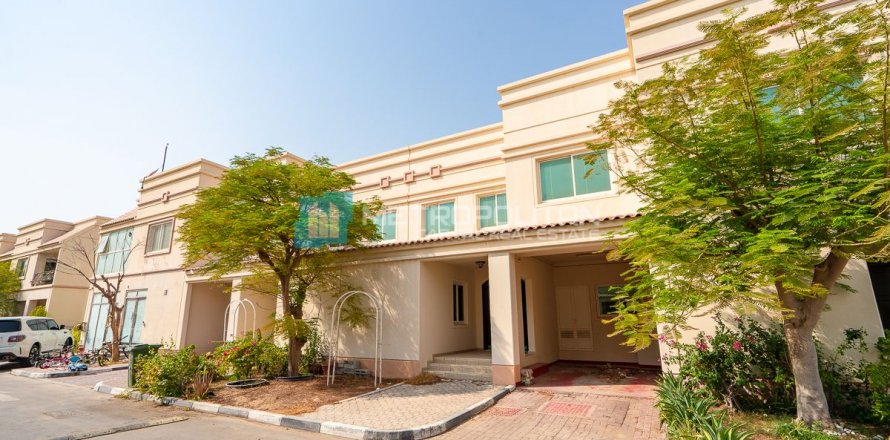 Townhouse in Abu Dhabi, UAE 2 bedrooms, 172 sq.m. № 594456