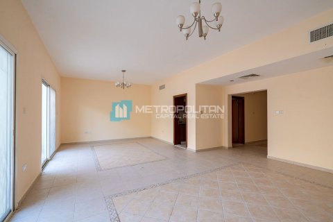 Townhouse in Abu Dhabi, UAE 2 bedrooms, 172 sq.m. № 594456 - photo 4