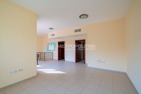 Townhouse in Abu Dhabi, UAE 2 bedrooms, 172 sq.m. № 594456 - photo 12