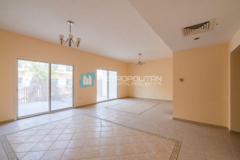 Townhouse in Abu Dhabi, UAE 2 bedrooms, 172 sq.m. № 594456 - photo 2