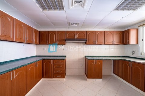 Townhouse in Abu Dhabi, UAE 2 bedrooms, 172 sq.m. № 594456 - photo 5