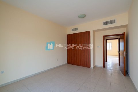 Townhouse in Abu Dhabi, UAE 2 bedrooms, 172 sq.m. № 594456 - photo 15