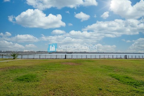 Townhouse in Abu Dhabi, UAE 2 bedrooms, 172 sq.m. № 594456 - photo 3