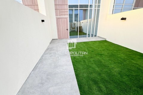 טאונהאוס למכירה ב Dubai Land, Dubai, איחוד האמירויות  1 חדר שינה, 63 מ"ר, מספר 593325 - תמונה 1