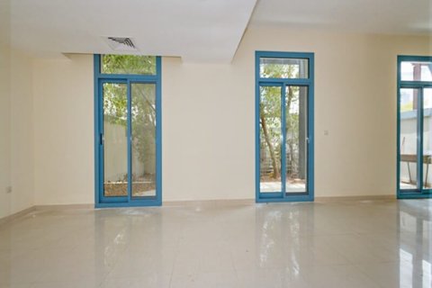 Kaupunkipientalo Falcon City of Wonders, Dubai, Arabiemiraatit 2 makuuhuonetta, 270 m2 № 717762 - kuva 6