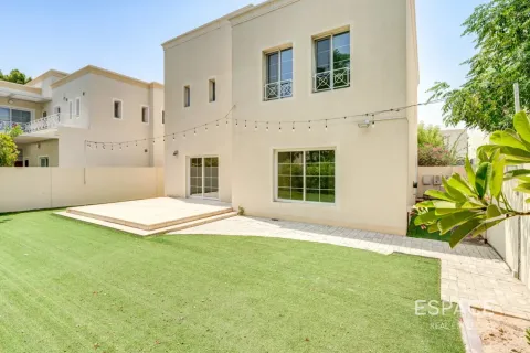 The Lakes, Dubai, BAE’de kiralık villa 3 yatak odası, 315 m&sup2; No 738222 - fotoğraf 1