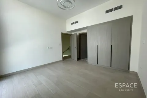 Al Furjan, Dubai, UAE의 임대용 타운하우스 침실 4개, 279제곱미터 번호 738219 - 사진 9