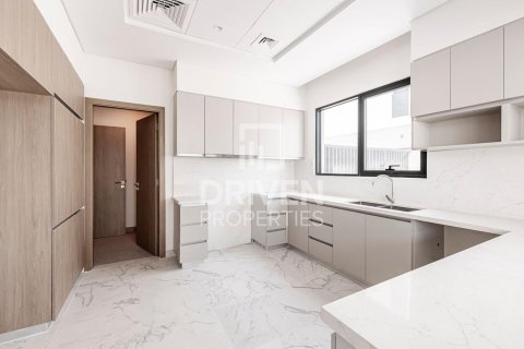 Villa te huur in Al Furjan, Dubai, VAE 4 slaapkamers, 570 vr.m., nr 603105 - foto 15
