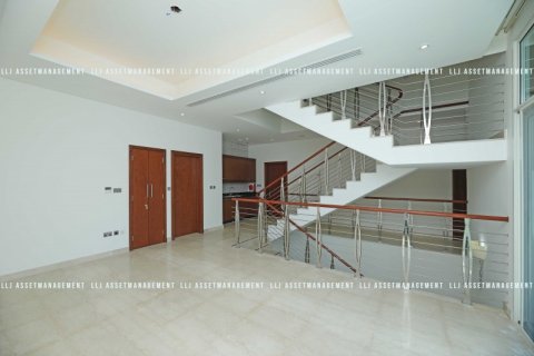 Apartment sa Abu Dhabi, UAE 5 silid-tulugan, 612.2 sq.m. № 571524 - larawan 15