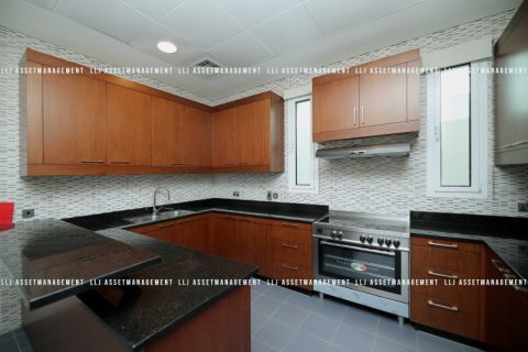Apartment sa Abu Dhabi, UAE 5 silid-tulugan, 612.2 sq.m. № 571524 - larawan 17