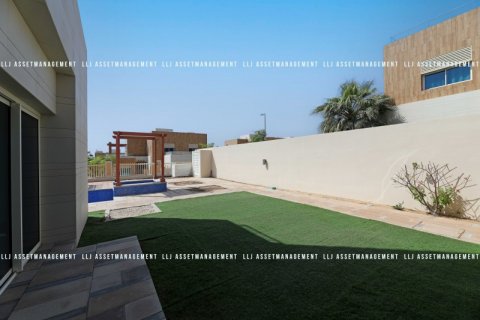 Apartment sa Abu Dhabi, UAE 5 silid-tulugan, 612.2 sq.m. № 571524 - larawan 3
