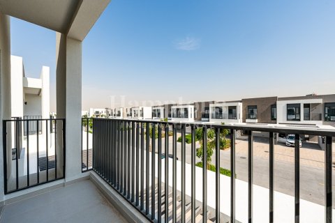 Villa til leje i Dubai South (Dubai World Central), Dubai, UAE 3 soveværelser, 141.59996551 kvm № 754626 - foto 1