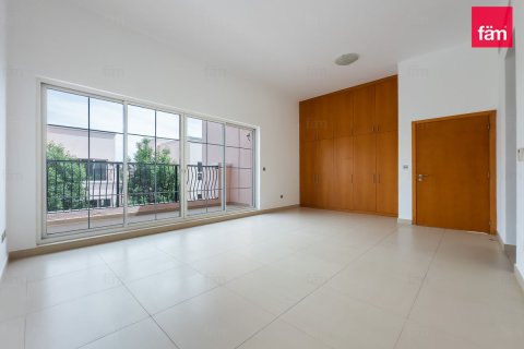 Villa zur Miete in Dubai, VAE 4 Schlafzimmer, 470.8 m2 Nr. 701397 - Foto 19