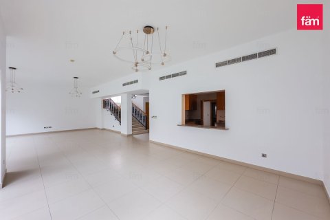 Villa zur Miete in Dubai, VAE 4 Schlafzimmer, 470.8 m2 Nr. 701397 - Foto 3