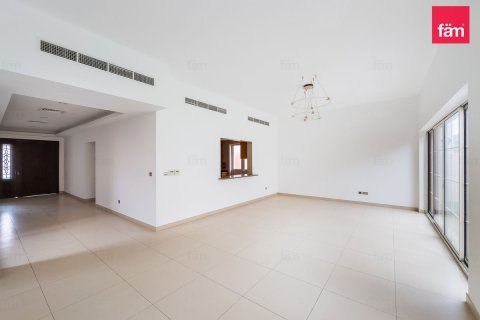 Villa zur Miete in Dubai, VAE 4 Schlafzimmer, 470.8 m2 Nr. 701397 - Foto 4