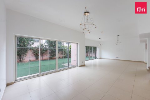 Villa zur Miete in Dubai, VAE 4 Schlafzimmer, 470.8 m2 Nr. 701397 - Foto 26