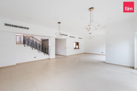 Villa zur Miete in Dubai, VAE 4 Schlafzimmer, 470.8 m2 Nr. 701397 - Foto 2