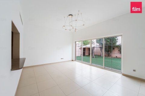 Villa zur Miete in Dubai, VAE 4 Schlafzimmer, 470.8 m2 Nr. 701397 - Foto 10