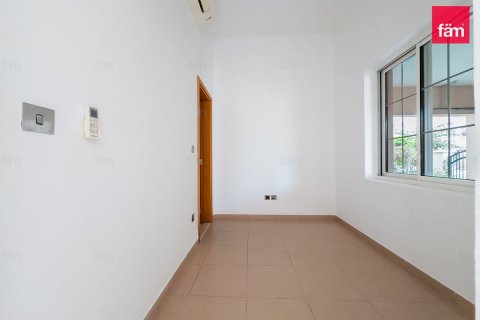 Villa zur Miete in Dubai, VAE 4 Schlafzimmer, 470.8 m2 Nr. 701397 - Foto 30