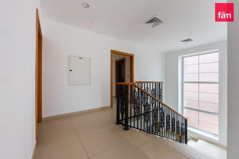 Villa zur Miete in Dubai, VAE 4 Schlafzimmer, 470.8 m2 Nr. 701397 - Foto 6